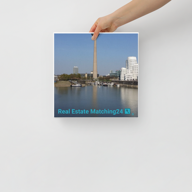 Lovely Sinari Canvas with Real Estate Matching24 Logo