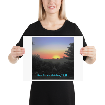 Beutiful Sunset Sinari Poster with realestatematching24 with key Logo