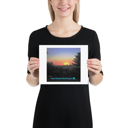 Beutiful Sunset Sinari Poster with realestatematching24 with key Logo