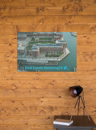 Nice City Canvas with realestatematching24 with key Logo