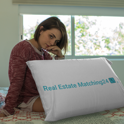 Premium Pillow with Real Estate Matching24 Logo