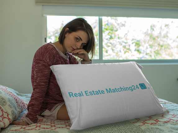 Premium Pillow with Real Estate Matching24 Logo